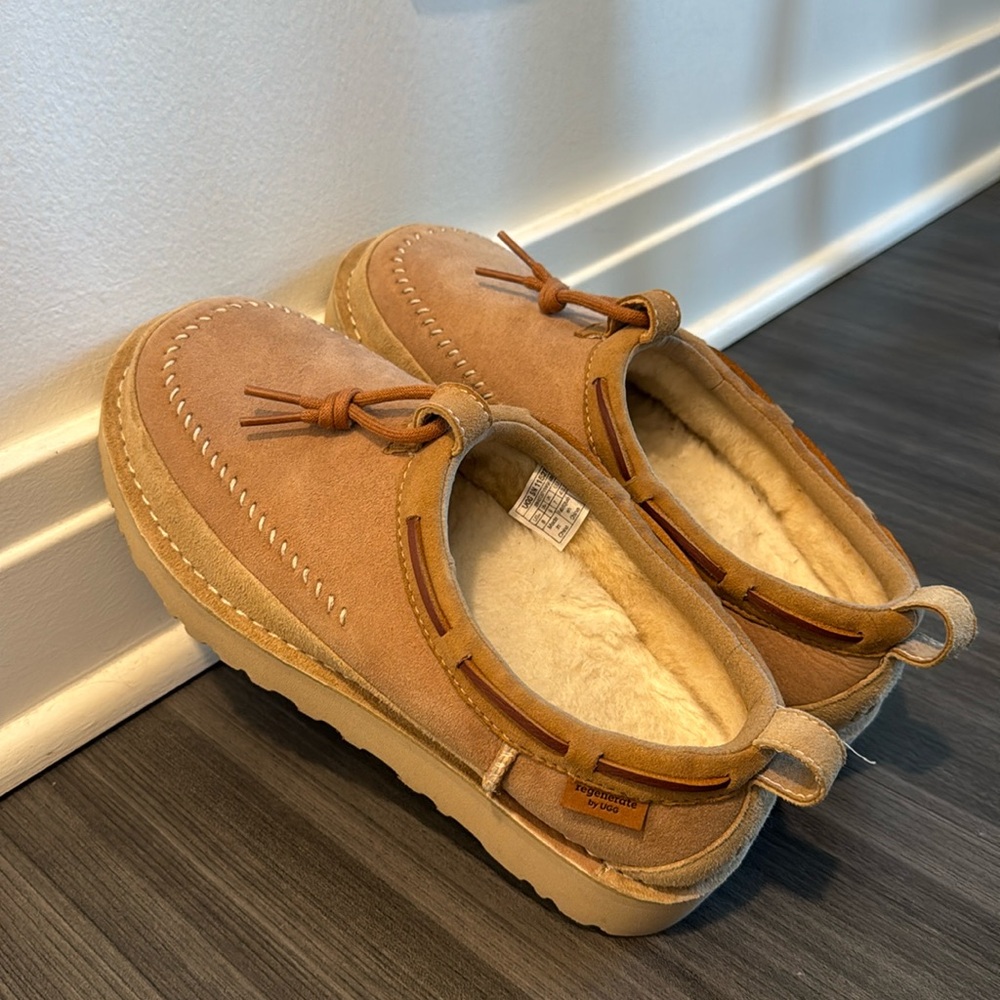 UGG Moccasins in Tan Suede Size 8